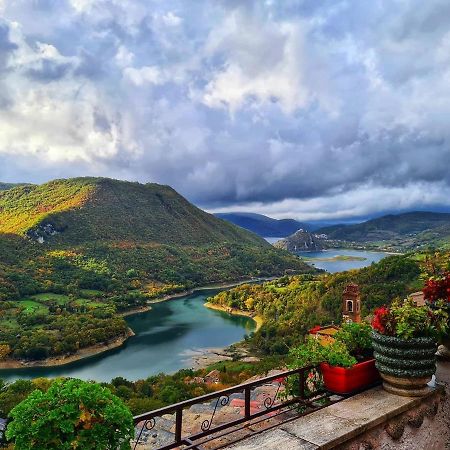 La Casa Sul Fiordo Lago Del Turano Paganico Sabino Eksteriør billede