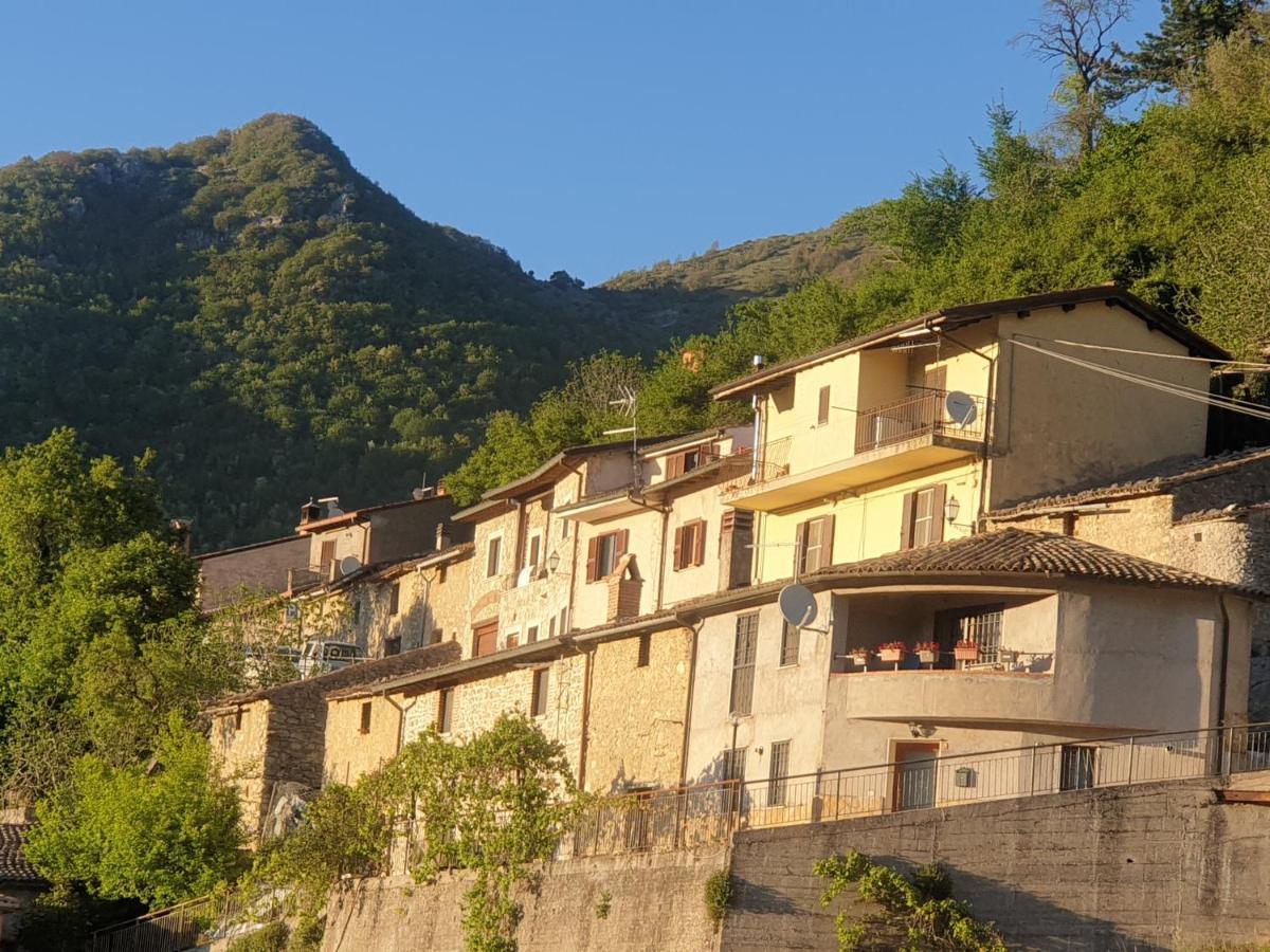 La Casa Sul Fiordo Lago Del Turano Paganico Sabino Eksteriør billede